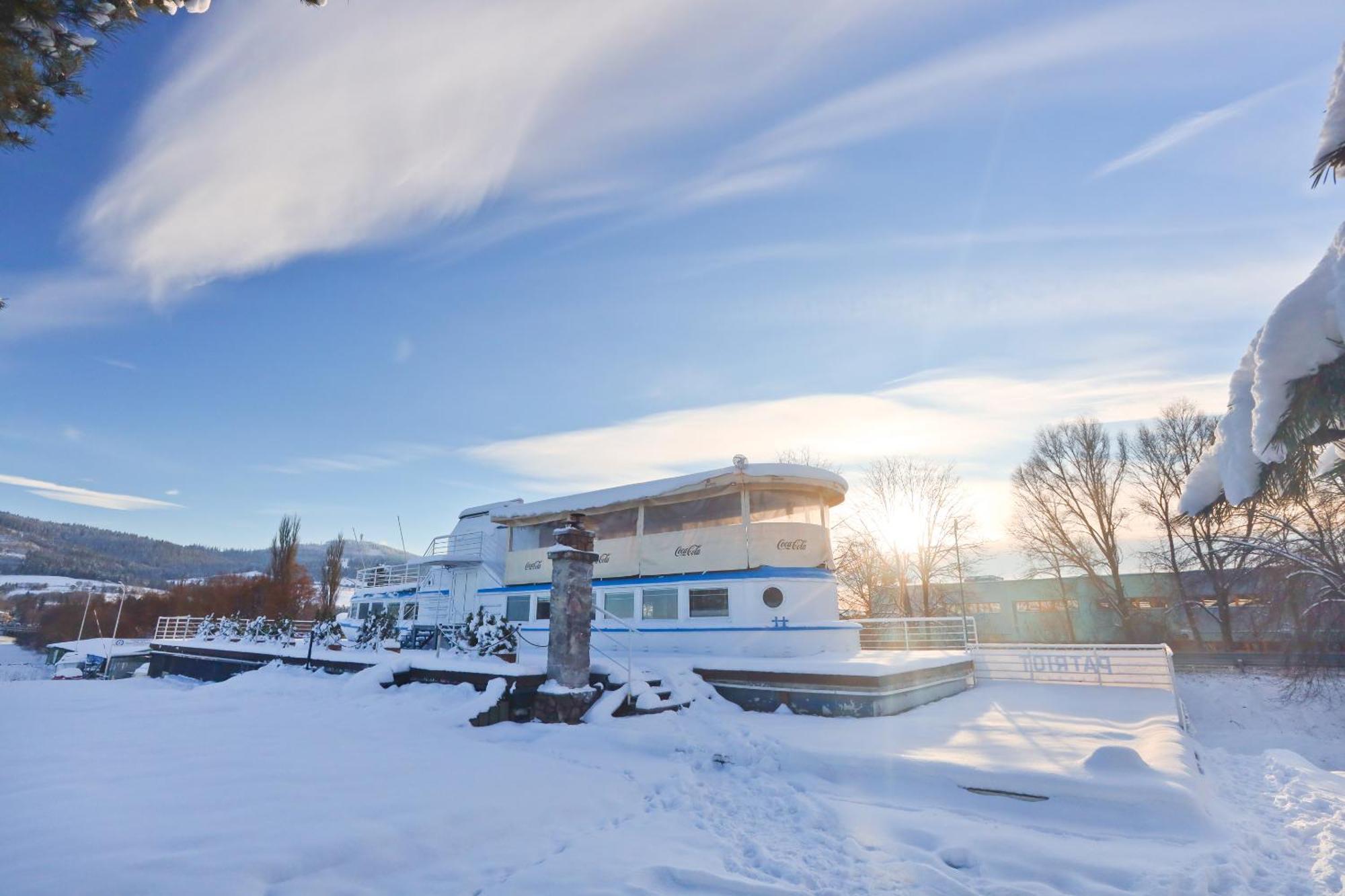 Unique Boat Apartments By Lake - Kajuta 1958 Namestovo Exterior photo