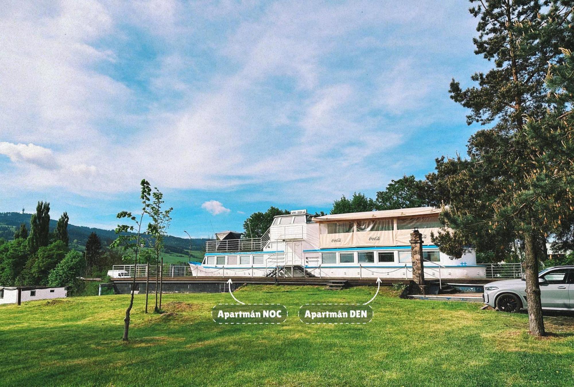 Unique Boat Apartments By Lake - Kajuta 1958 Namestovo Exterior photo